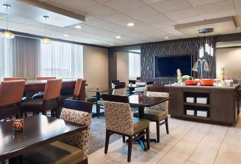 キングサイズベッドのクラブルーム, Austin Marriott North