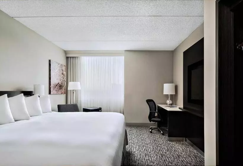 キングサイズベッドのスタンダードルーム, Cleveland Marriott East