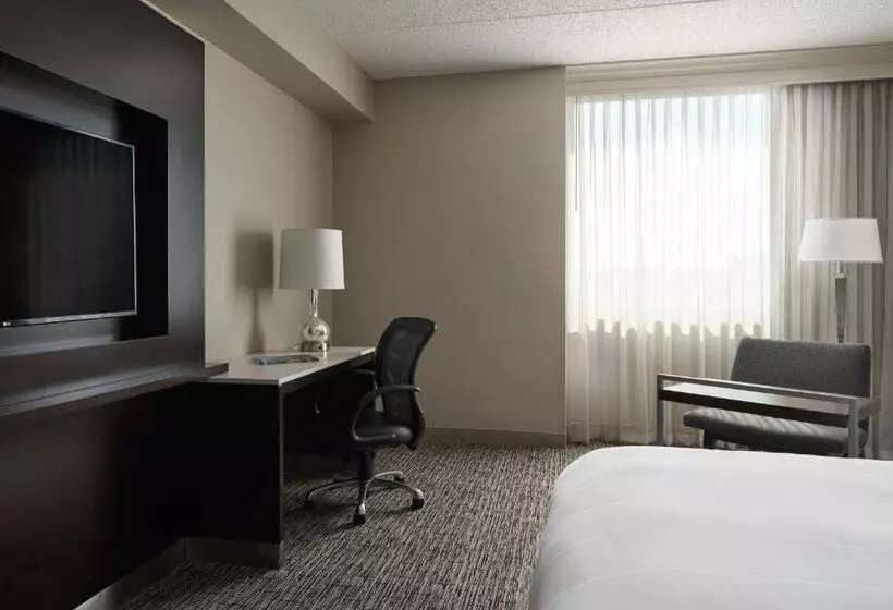 キングサイズベッドのスタンダードルーム, Cleveland Marriott East