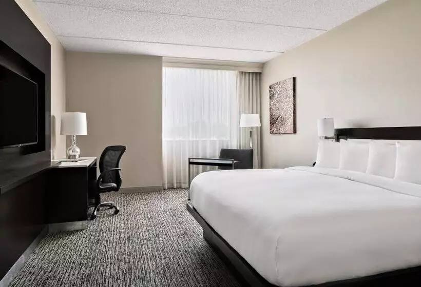 キングサイズベッドのエクゼクティブルーム, Cleveland Marriott East