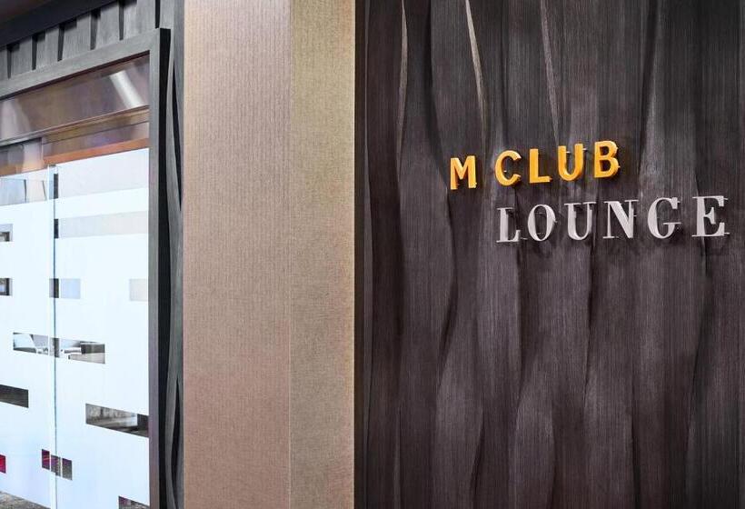 غرفة كلوب سرير كينج, Cleveland Marriott East