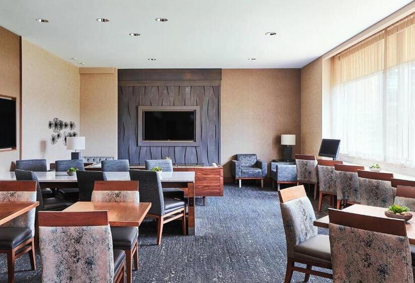 غرفة كلوب, Cleveland Marriott East