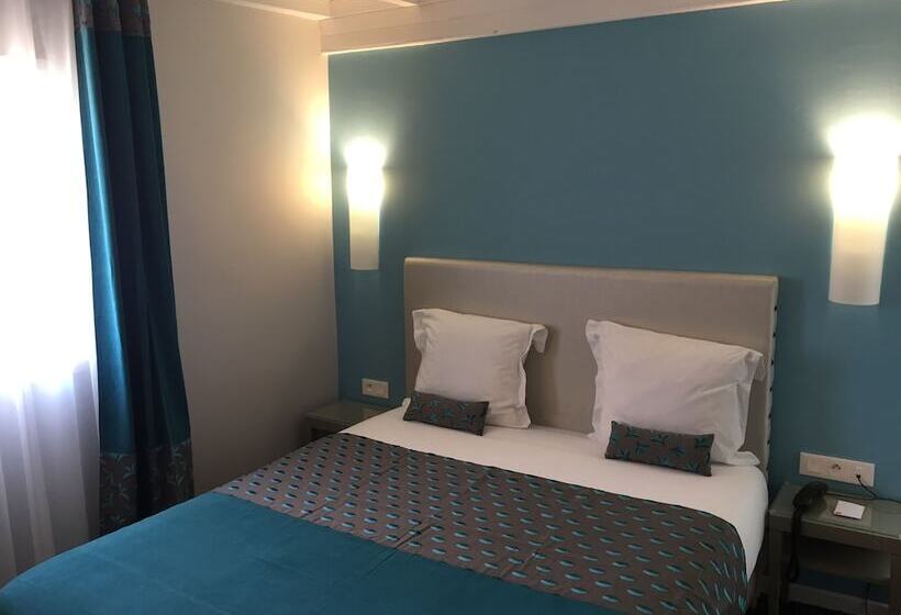 חדר סטנדרט לשלושה, Du Pont Vieux