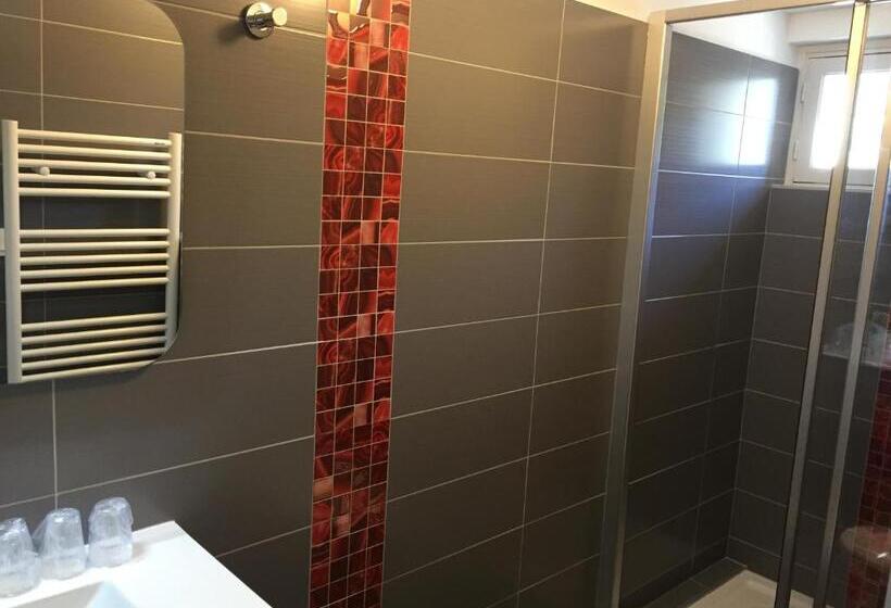 חדר סטנדרט לשלושה, Du Pont Vieux