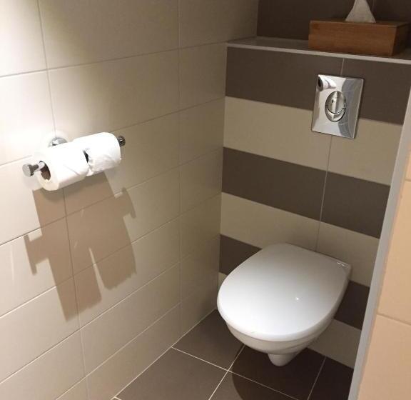 חדר משפחתי, Du Pont Vieux