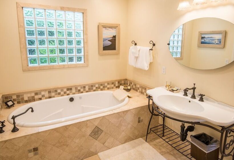 غرفة ديلوكس, Harbor House Inn