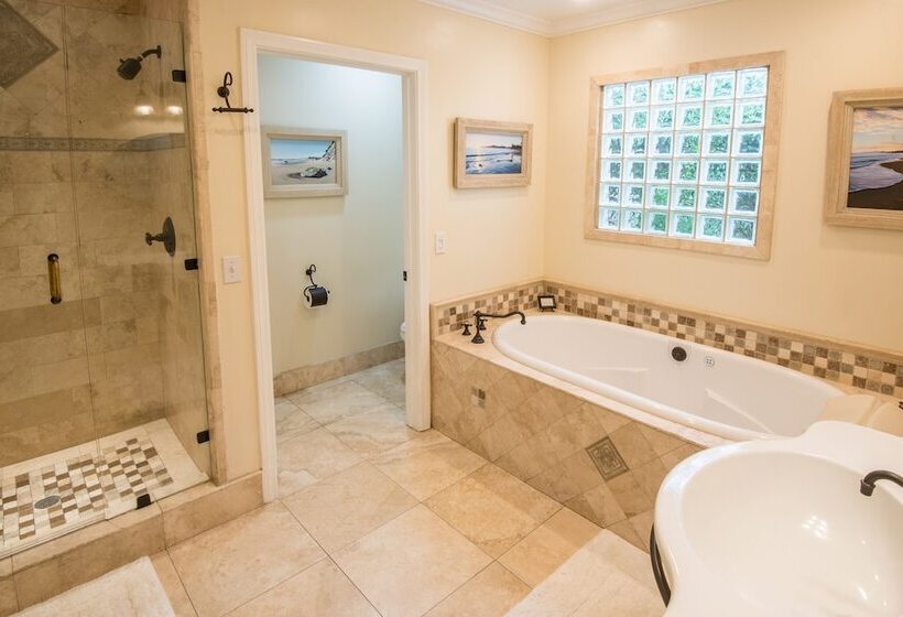 غرفة ديلوكس, Harbor House Inn