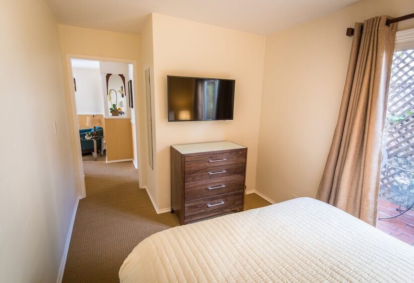 إستوديو ديلوكس, Harbor House Inn