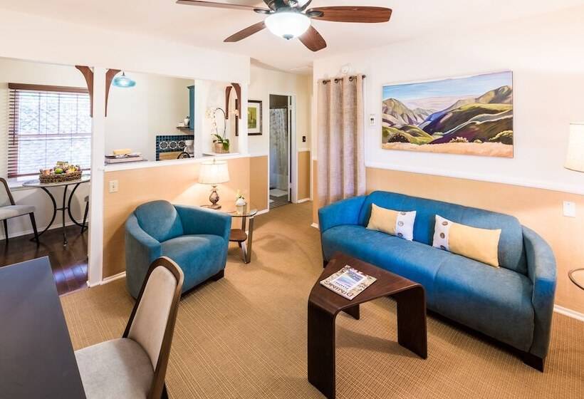 إستوديو ديلوكس, Harbor House Inn