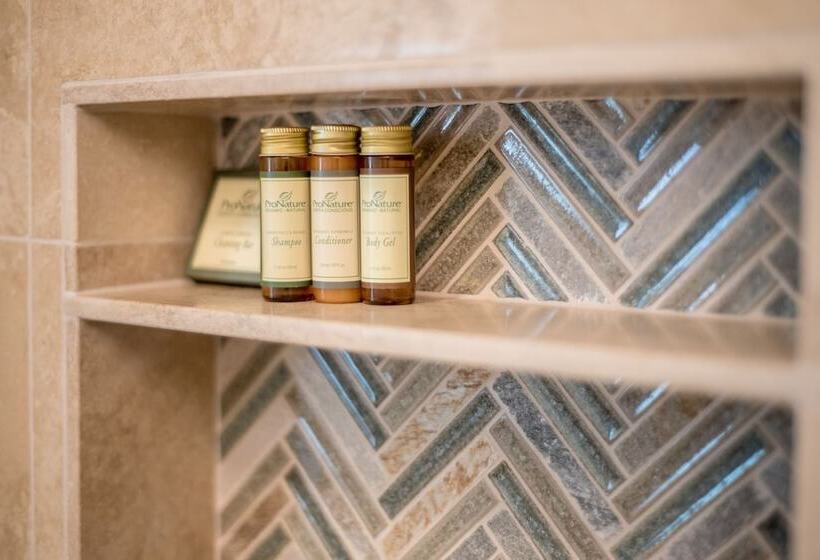 إستوديو ديلوكس, Harbor House Inn