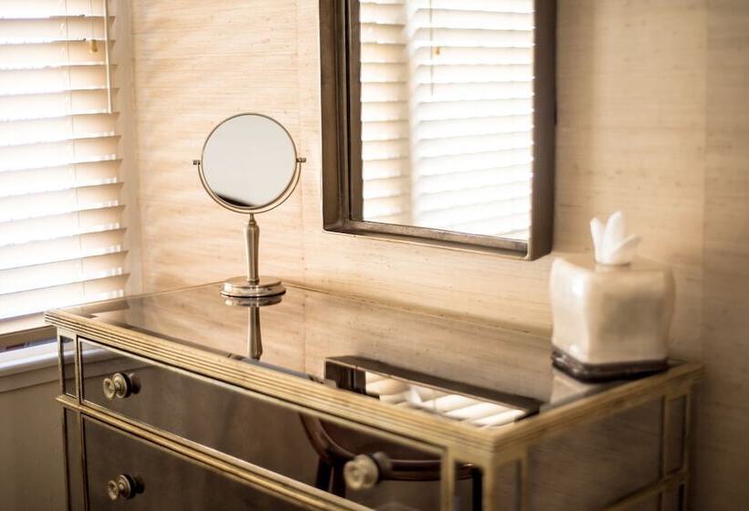 إستوديو ديلوكس, Harbor House Inn