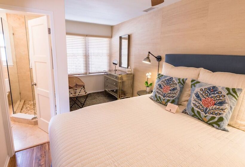 إستوديو ديلوكس, Harbor House Inn