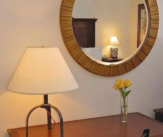 スーペリアールーム, Jailhouse Inn