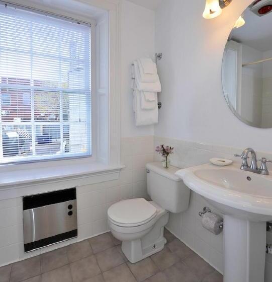 キングサイズベッドのデラックスルーム, Jailhouse Inn