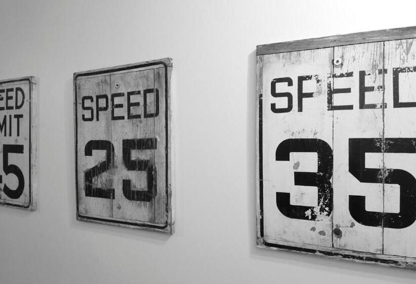 デラックスルーム, Jailhouse Inn