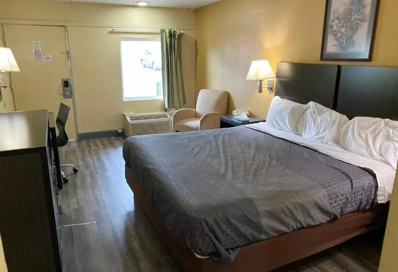 キングサイズベッドのスタンダードルーム, Knights Inn Antioch