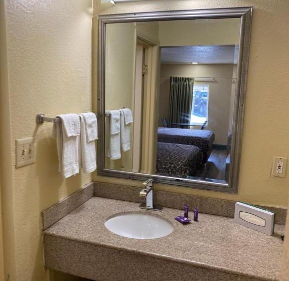 Standaardkamer met Kingsize Bed, Knights Inn Antioch
