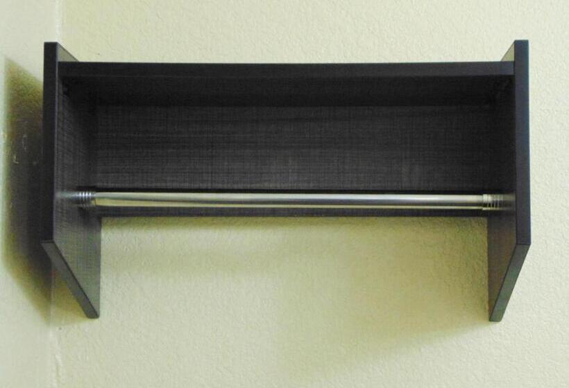 غرفة قياسية سرير كينج, Knights Inn Antioch