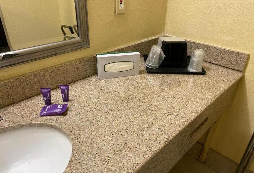 غرفة قياسية سرير كينج, Knights Inn Antioch