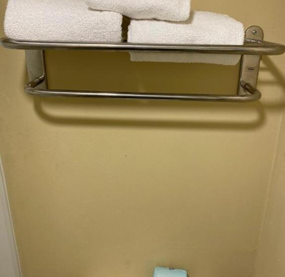 غرفه قياسيه سريرين مزدوجين, Knights Inn Antioch