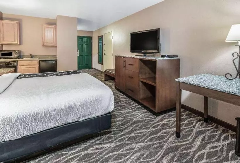 Deluxe Suite King Bed, La Quinta By Wyndham Belgrade   Bozeman Airport