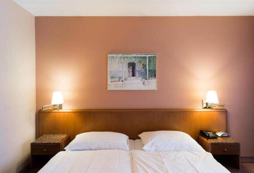 غرفة قياسية, Le Cedre