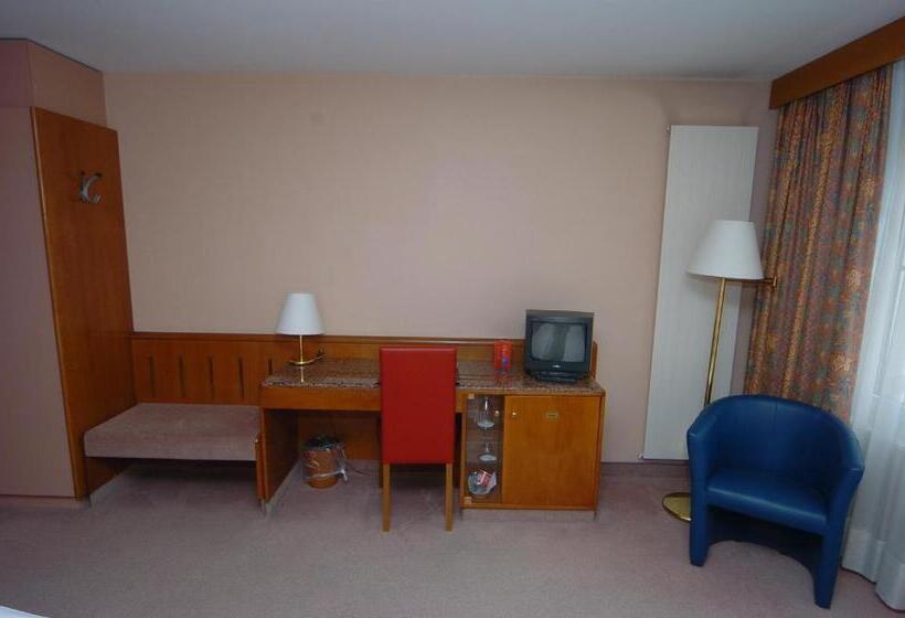 غرفة قياسية مزوَّدة بشُرفة, Le Cedre