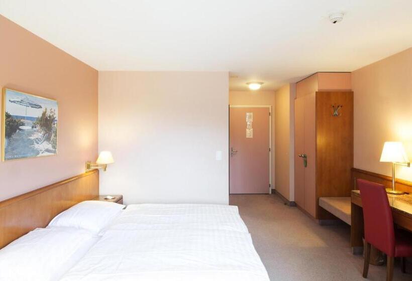 غرفة قياسية مزوَّدة بشُرفة, Le Cedre