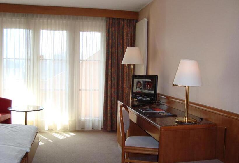 غرفة قياسية مزوَّدة بشُرفة, Le Cedre