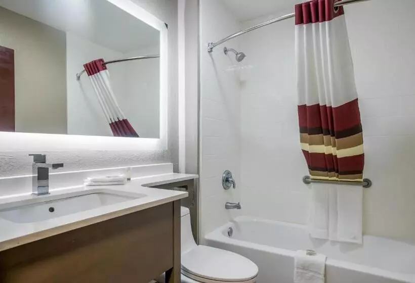 プレミアムルーム, Red Roof Inn Plus+ & Suites Savannah – I 95