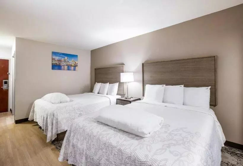 プレミアムルーム, Red Roof Inn Plus+ & Suites Savannah – I 95