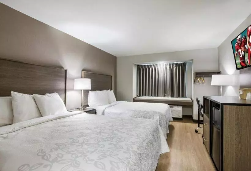 障害者適応デラックスルーム, Red Roof Inn Plus+ & Suites Savannah – I 95