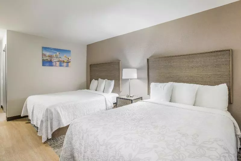 デラックスルーム, Red Roof Inn Plus+ & Suites Savannah – I 95