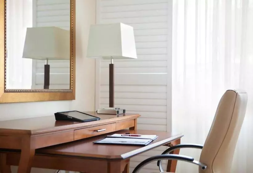 اتاق استاندارد با تخت بزرگ برای معلولان, West Palm Beach Marriott