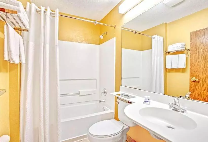 اتاق استاندارد, Microtel Inn & Suites Newport News