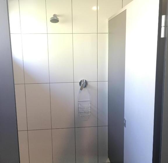 تختخواب در اتاق مشترک, Backpackers Inn On The Beach