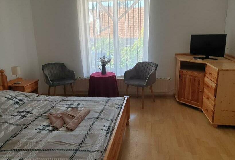 スーペリアトリプルルーム, Főnix Panzió