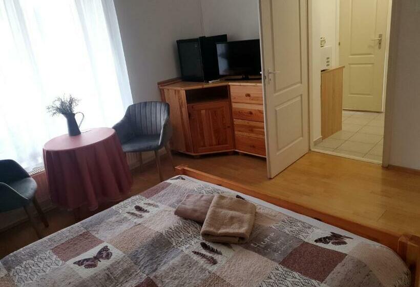 スーペリアトリプルルーム, Főnix Panzió