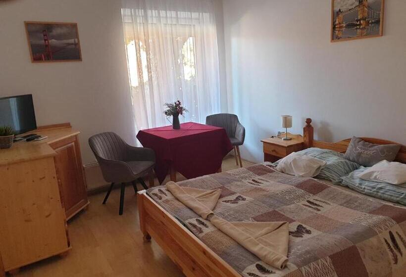 Номер Стандарт, Főnix Panzió