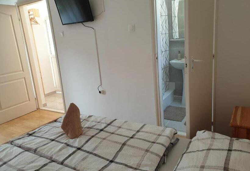 ベーシックルーム, Főnix Panzió