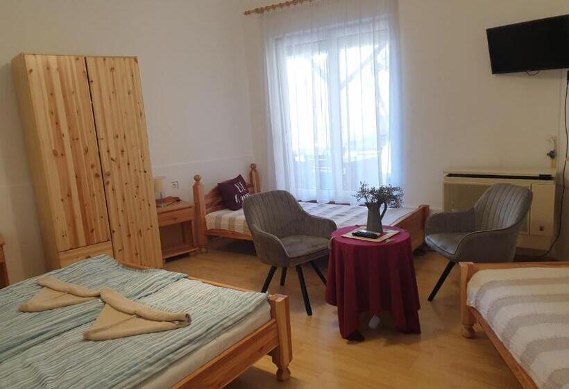 スタンダード４人部屋, Főnix Panzió