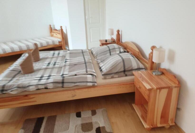 スタンダード４人部屋, Főnix Panzió