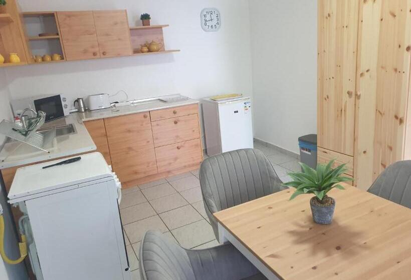 デラックスルーム, Főnix Panzió