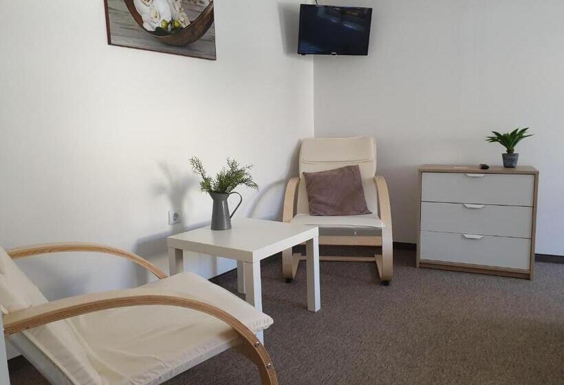 デラックスルーム, Főnix Panzió