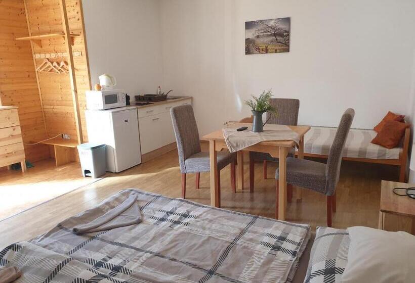 スタンダードトリプルルーム, Főnix Panzió