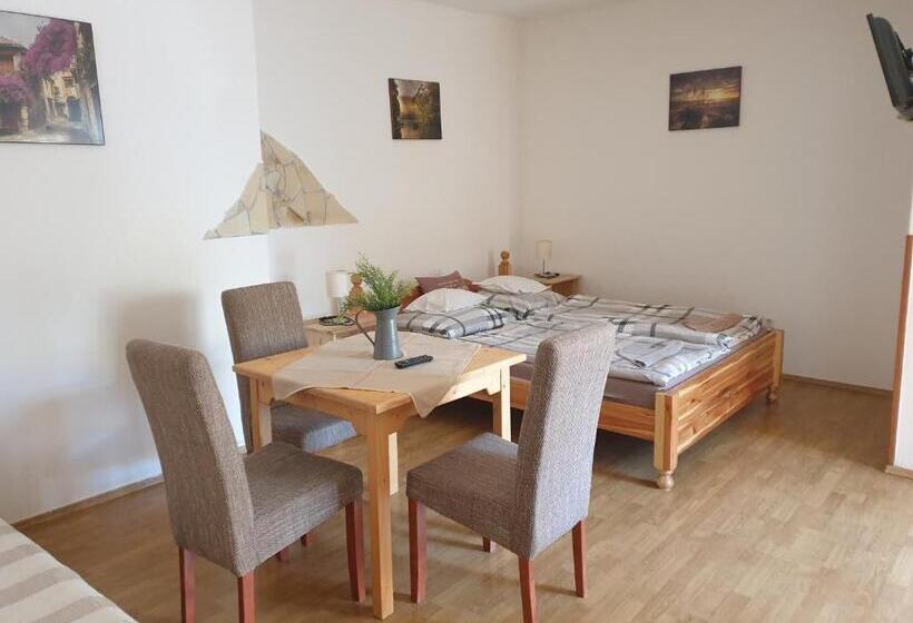 スタンダードトリプルルーム, Főnix Panzió