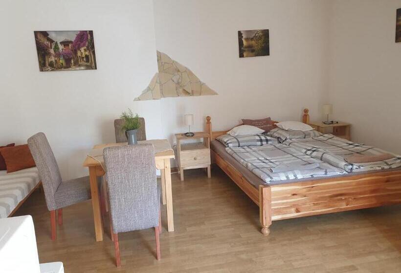 スタンダードトリプルルーム, Főnix Panzió