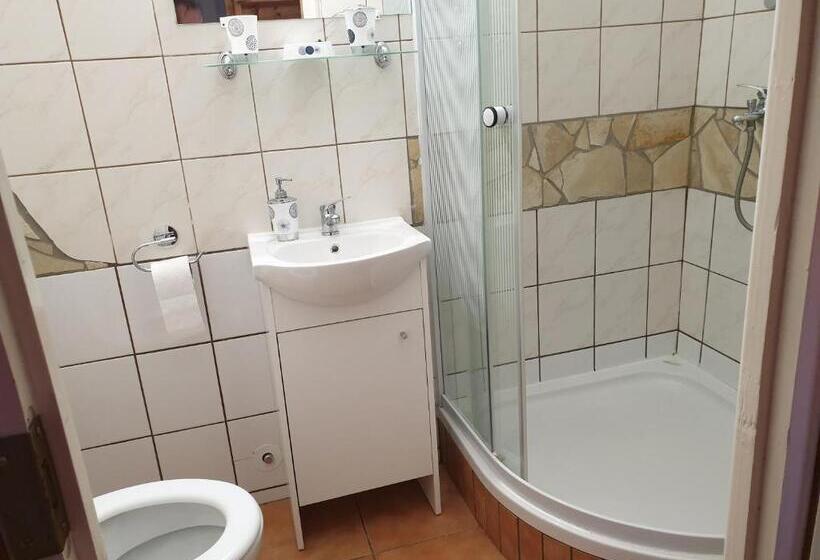 スタンダードトリプルルーム, Főnix Panzió