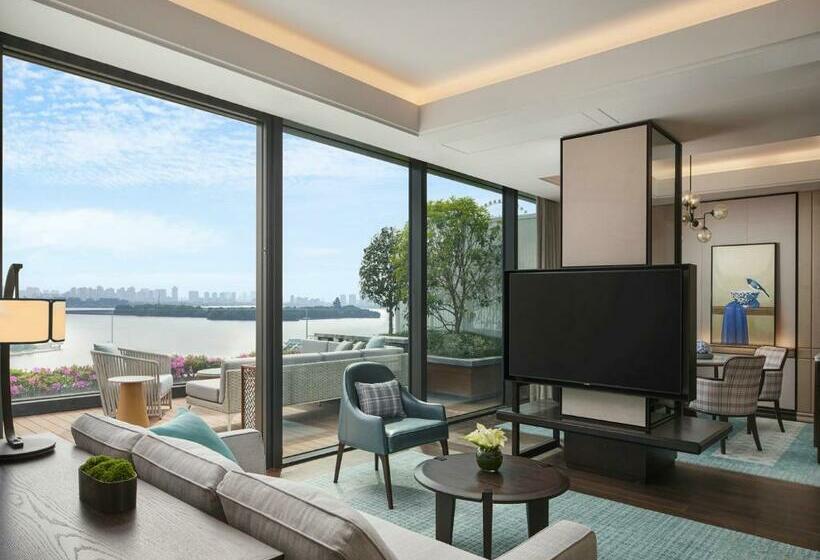 Suite with lake view, Park Hyatt Suzhou