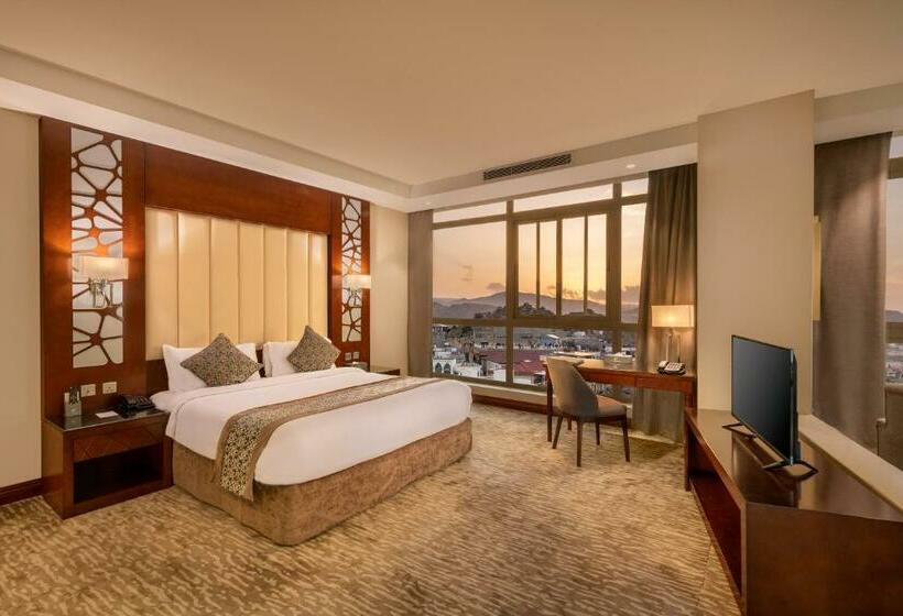 جناح سوبيريور, Sarwat Park